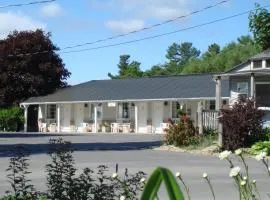 Boathouse Country Inn
