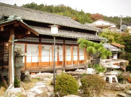 Guest House Toranjyo-lit, family hotel in Tamano