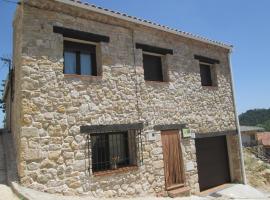 serranía del tajo, hotel with parking in Peñalén