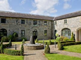 Moyvalley Hotel Self Catering Cottages, hotel near Williamstown Garden, Moyvalley