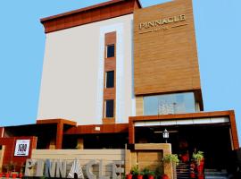  Chaudhary Charan Singh International Airport - LKO 근처 호텔 Pinnacle by Click Hotels, Lucknow