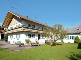 Apartment in the Pfaffenwinkel district, hotel with parking in Prem