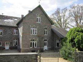 Large cozy cottage with home cinema, atostogų būstas mieste Cierreux