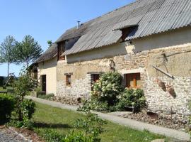 Rustic holiday home with garden in Normandy, allotjament vacacional a Gouvets