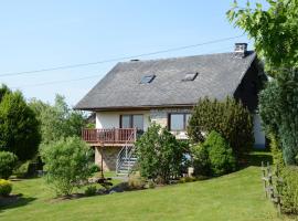 Holiday home in Ondenval with sauna Hautes Fagnes, villa à Waimes