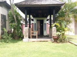 Villa bora-bora Kalicaa, cottage in Tanjung Lesung