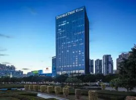 DoubleTree by Hilton Hotel Shenzhen Longhua, Near MTR Qinghu, Shenzhen North Railway, Uniwalk & Uniworld Shopping Mall, Sam's Club, Shenzhen Art Museum New Venue, Costco