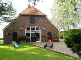 Detached farmhouse with play loft, overnachting in Neede