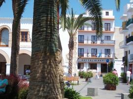 Hostal Rey, hostal o pensión en Santa Eulària des Riu