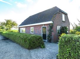 Peaceful vacation home in Finsterwolde with wide views，Finsterwolde的有停車位的飯店