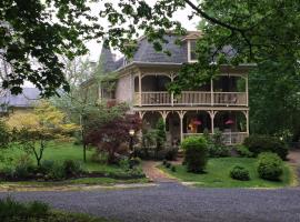 Fallen Tree Farm Bed and Breakfast, пансион със закуска в Карлайл