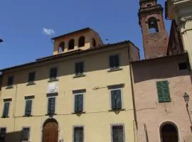 It 's located in the historic center of Pisa on the ground floor of a 17th century building