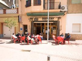 Hostal Juventus, hotel v destinaci Portbou