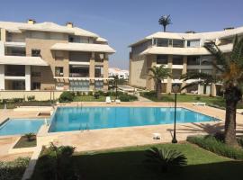 Apartement Golf Resort, hotel in Sidi Bouqnadel