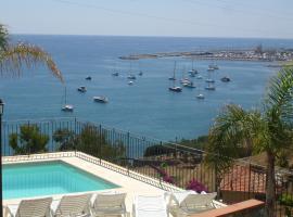 Villa del Mare Ligure Terme & SPA Piscina a 37 gradi, acomoda&ccedil;&atilde;o com onsen em Santo Stefano al Mare