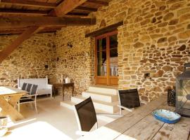 Very spacious and beautifully furnished home on a property with a heated pool, hotel in Roussines