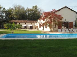 Luxurious holiday home with private pool, family hotel in Buzon