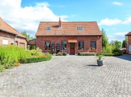 Cozy Holiday Home in Ploegsteert with a Garden, hotell i Le Bizet