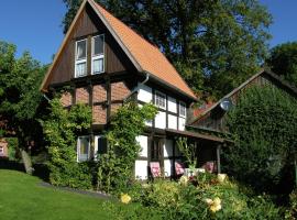 Heritage Holiday Home In Wienhausen near River, semesterhus i Langlingen