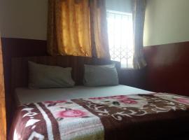 Adinkra City Hotel, hotell i Kasoa