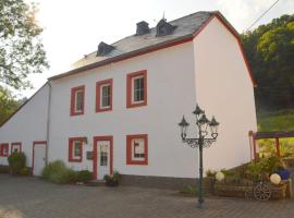 Country house with private garden, hotell med parkeringsplass i Heidweiler