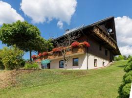 Quiet apartment in Neukirch with private terrace, hotel with parking in Furtwangen