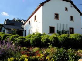 Modern Holiday Home in Bullange with Sauna, hotell i Bullange