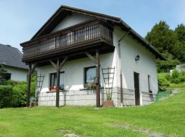 Appealing holiday home in Altenfeld with terrace, cheap hotel in Altenfeld