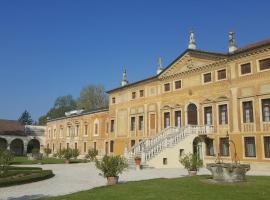 Villa Curti, hotell i Sovizzo