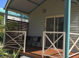 Kingfisher Caravan Park, accommodation in Tin Can Bay