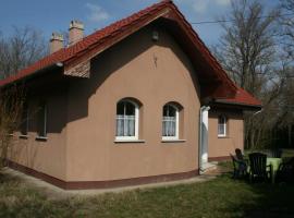 Kápolnai nyaralóház, hotel in Balatonőszöd