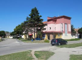 Kulturně Společenské Centrum, guest house in Hrušky