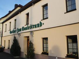 Gasthof & Pension Zum Saalestrand, hotel with parking in Bad Dürrenberg
