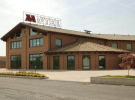 HM MotelHotel – tani hotel w mieście Oviglio