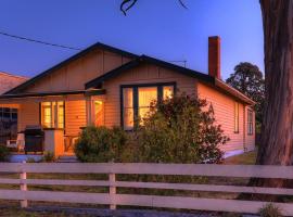 Grace's Spa Cottage, hotel near Smithton Airport - SIO, 