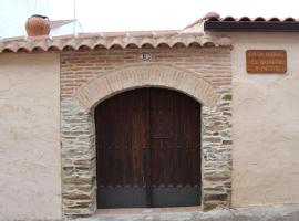 Casa Rural El Quinto y Medio, селска къща в Valdelacasa de Tajo