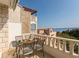 Apartments Biserka、ボルのホテル