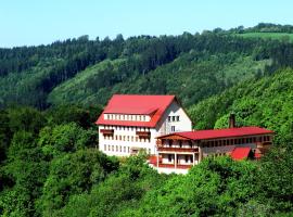 Hotel Vrsatec: Vršatské Podhradie şehrinde bir otel