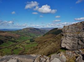 Wales' Highest Village - The Chartist Cottage - Trefil, hotell sihtkohas Tredegar