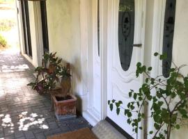 Aarn House B&B Airport Accommodation, hotel in Perth