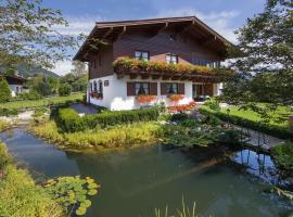 Ferienhaus Mandl Garten Sauna Hot Pot Pool, viešbutis šeimai mieste Maishofenas