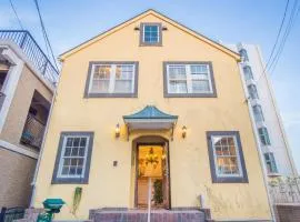 IZA Enoshima Guest House and Bar