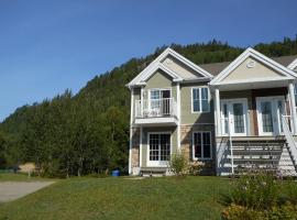 Condo Mont-Edouard, holiday home in LʼAnse-Saint-Jean