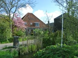 Appartement Voorhuis en chalet Klein Waterland, cabin in Amsterdam