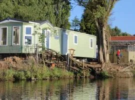 Marshlands Lakeside Nature Retreat