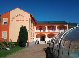 Arkadenhaus Steiner, hotel dengan kolam renang di Podersdorf am See