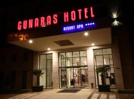 Gunaras Resort Spa Hotel, hotel com spa em Domb&oacute;v&aacute;r