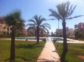 Bel appartement avec piscine, hotel en Saidia