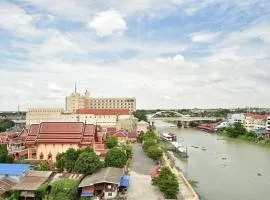 Ayothaya Riverside Hotel