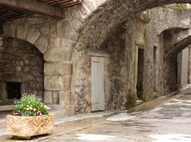 Le Beausejour, hotel with parking in Annot